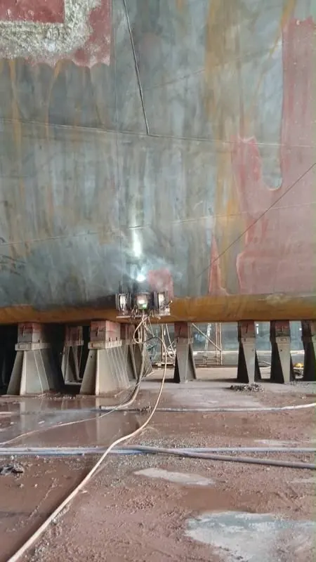Bilge and flat bottom above the keel blocks